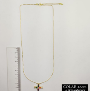 Collar con cruz y circón