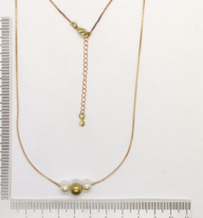 Collar fino con dije corazón